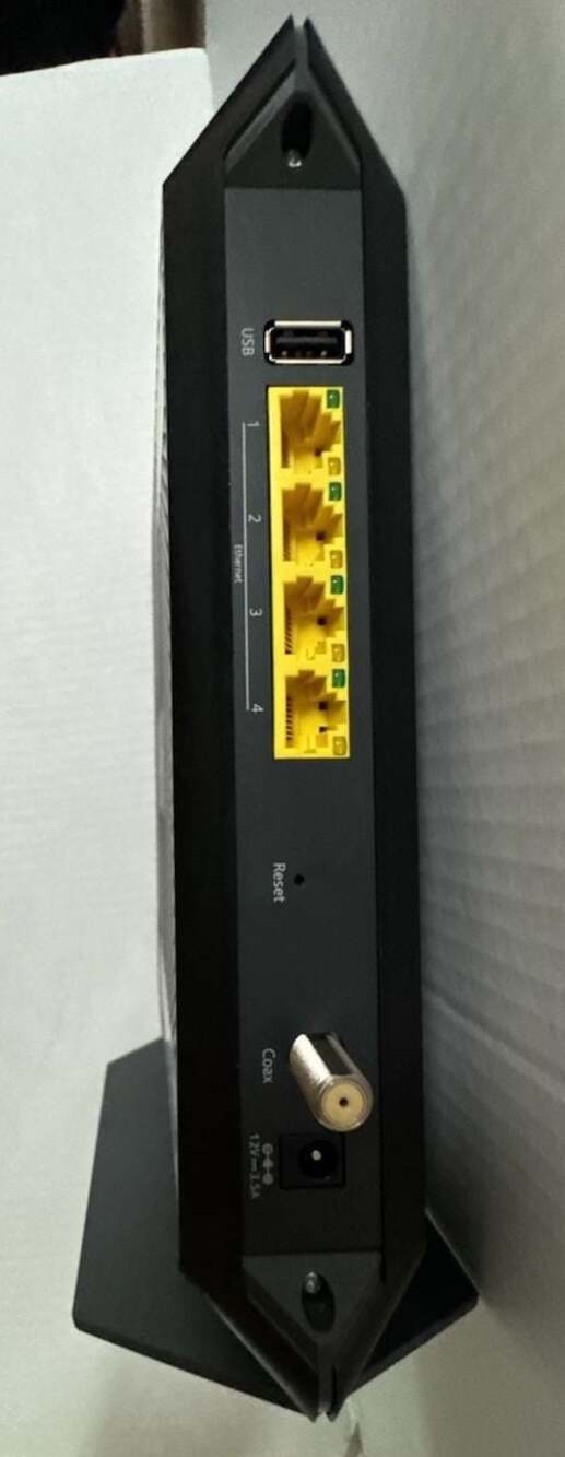Netgear Nighthawk AC1900 WiFi Cable Modem Router (Model C7000v2) - Picture 7 of 15